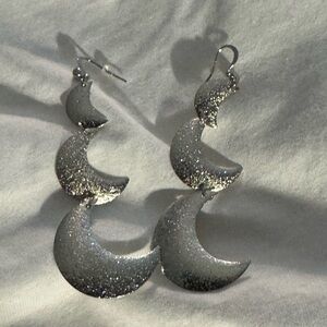 NWOT silver tone crescent moon dangle earrings with single iridescent rhinestone